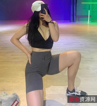 某某的健身尤物：正常小姐姐完美身材，视频照片大小诱惑