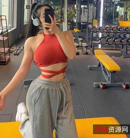 某某的健身尤物：正常小姐姐完美身材，视频照片大小诱惑