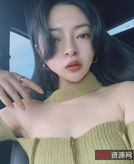 某某的健身尤物：正常小姐姐完美身材，视频照片大小诱惑