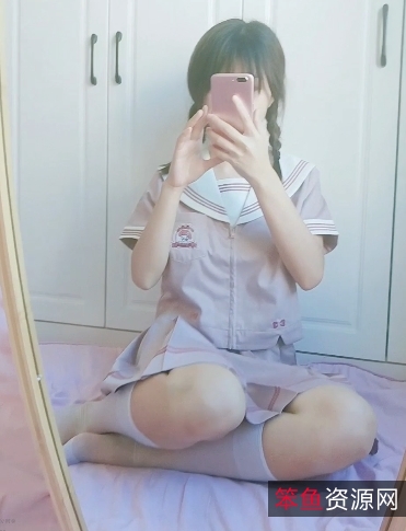 妹子欢欢:穿着清新可爱,魅力无穷的两部作品