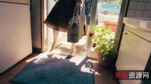 《彼女2021年日本爱情作品：活在黑暗中的女孩》