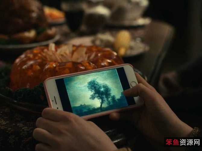 《草莓公馆：一段令人兴奋的荒诞和恐怖的冒险旅程》