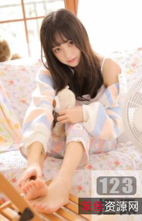 一线妹子小林妹妹的精美作品集:3.45G视频,紧致身材,白皙皮肤