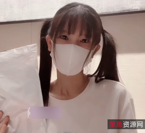 网红{{网红名字}}粉色情人：天花板芭蕾舞+摩登舞，油光白丝吊带，充满活力的互动体验