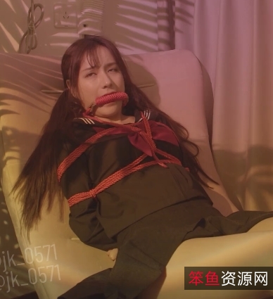 《Pornhub最新发布：可爱JK女友的视频，看到了性感漂亮的女主角，让人惊叹：“真是太美了！”》