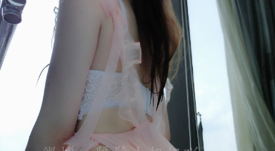 羡慕不已！隔壁小姐姐的泰国之旅，FL姬的完美旅行，女神般的容颜与完美身材，浴缸里的放松，白色连衣裙的性感姿势，沙滩上的美丽照片