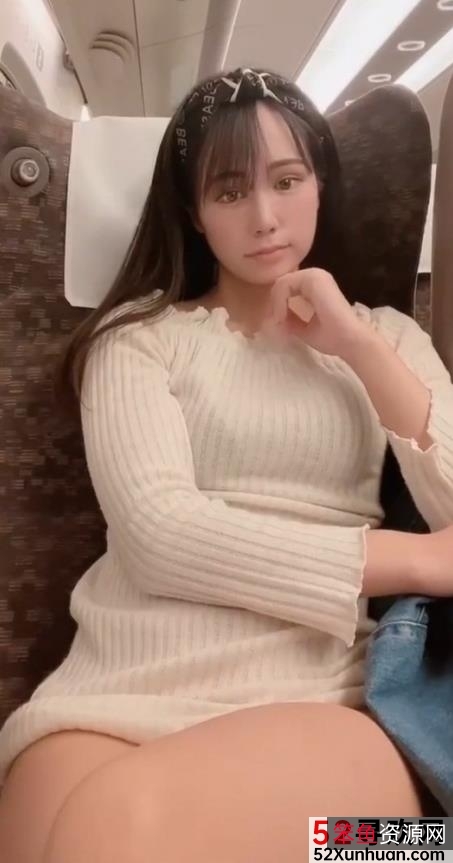 网红小姐姐老二:高铁上的高颜值视频,活出自己,让世界更美好!