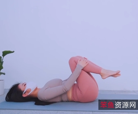 《天美传媒寸止挑战7瑜伽性解放》:罗马尼亚网红“二子爷”带你体验自由自在的瑜伽性解放之旅!