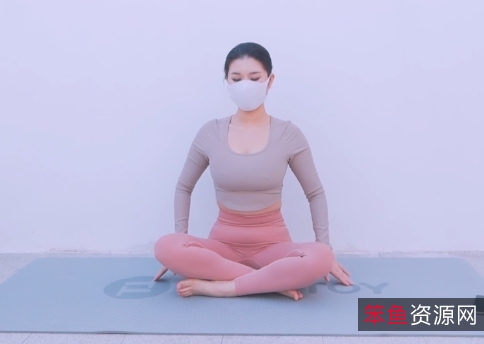 《天美传媒寸止挑战7瑜伽性解放》:罗马尼亚网红“二子爷”带你体验自由自在的瑜伽性解放之旅!