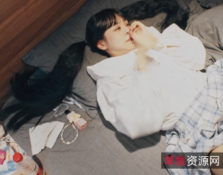 《网络爱情故事：小芳，一位美丽、活泼的JK女友》