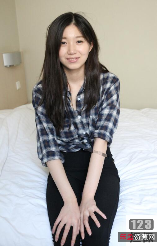 2021最新张静文黑白丝质裙格子衬衫互动自我展示清纯浓妆身段图集合集10G下载