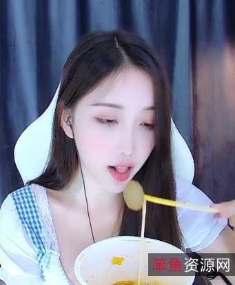火爆虎牙！林软软：超高颜值妩媚吃东西直播