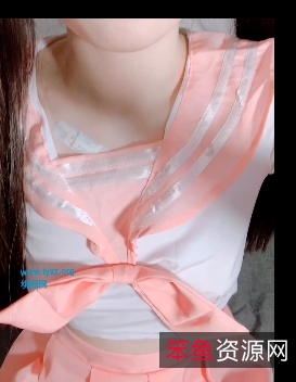 知名网红飘零妹子穿JK服配网红袜子，让网友按耐不住