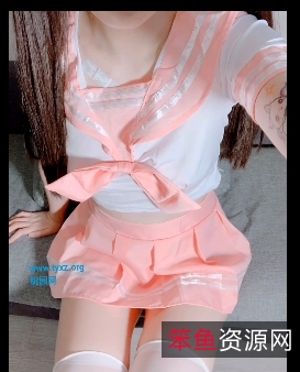 知名网红飘零妹子穿JK服配网红袜子，让网友按耐不住