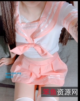 知名网红飘零妹子穿JK服配网红袜子，让网友按耐不住