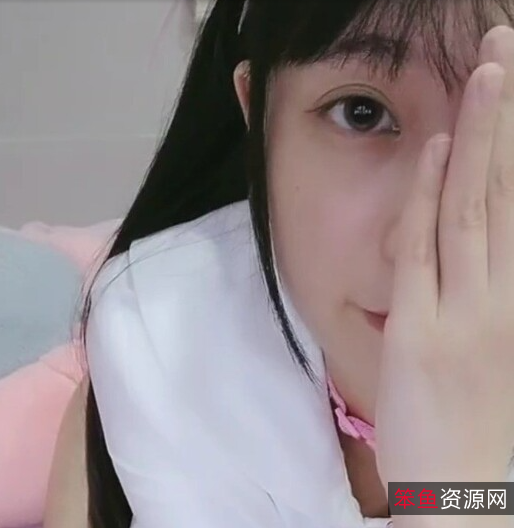 19岁抖音美少女私房福利:萌系学生服诱惑写真资源