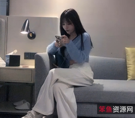 兰兰鹿鹿虎牙超人气宅男粉超爱的网红交友门事件绝版合集：正片+抖音精选、7V-2.5G度盘，领略小兰姐的美貌可人与活力满满！