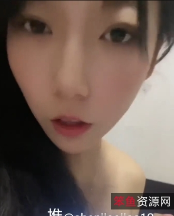 大一新生沈娇娇的勤工俭学之旅：以拍摄作品赚钱，绽放青春的最美花朵。