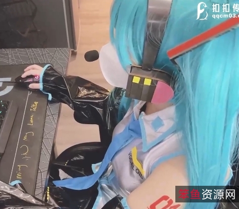 性感活力的小敏儿表演初音未来的撩人舞蹈