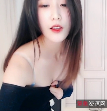 斗鱼直播平台:淼淼喵酱的热舞表演和游戏直播光之碎片交易平台:私人订制的黑se和you惑光之碎片白色透心凉服装演艺公司:社保视频的服装演艺表演