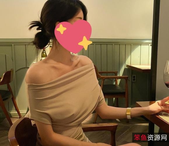 某航空空姐Ashley私拍，38万粉丝亲推！