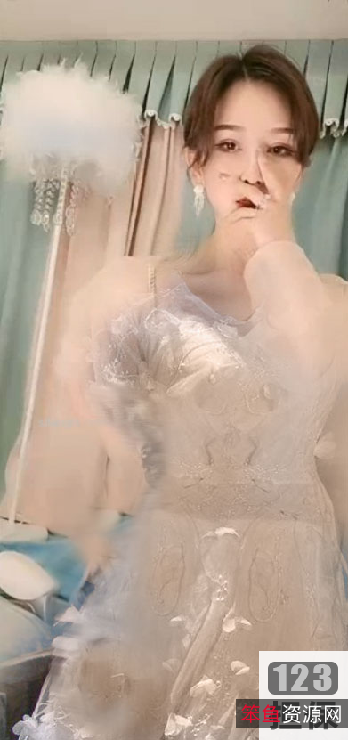 《抖音小甜甜3部：颜值与身段的超模直播》