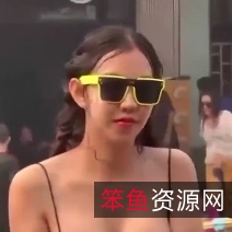 限时特惠泼水节热舞漂亮小姐姐汽车顶脱衣视频，高清下载！