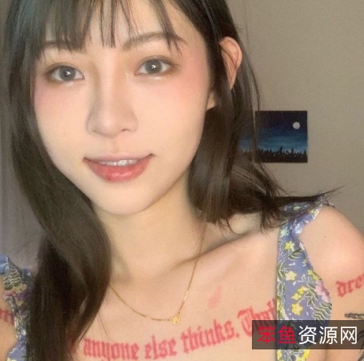 痞幼套图合集：网红痞幼500万写真，颜值高纹身魅力，身段纤细，适合手机屏幕。