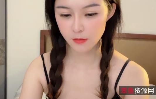 露脸女神Makabaka自拍主播视频5.5G，震震球用嘴道具P水颜值表情下载观看