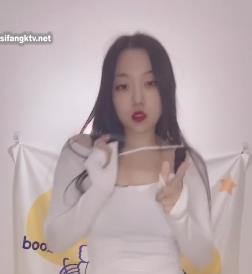 Y酱自拍短视频图集，露脸N子鲍鲍，观看下载女主