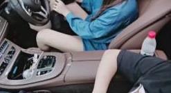 网红艾尼呦ing自拍合集：富二代专属女神，4.4G视频尽收眼底