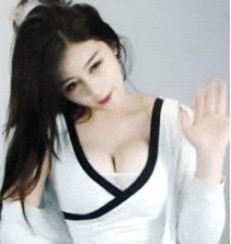 电竞女神小小奶琦首次下水直播，颜值惊艳引热议