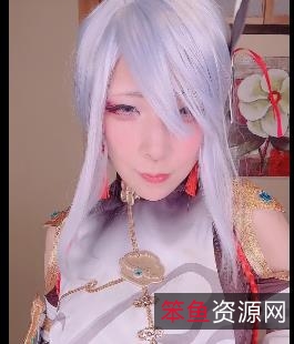 社保姬最新cosplay大片，19套造型惊艳登场，车灯某处引眼球，粉丝狂热追捧！