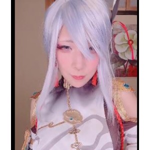 社保姬最新cosplay大片，19套造型惊艳登场，车灯某处引眼球，粉丝狂热追捧！
