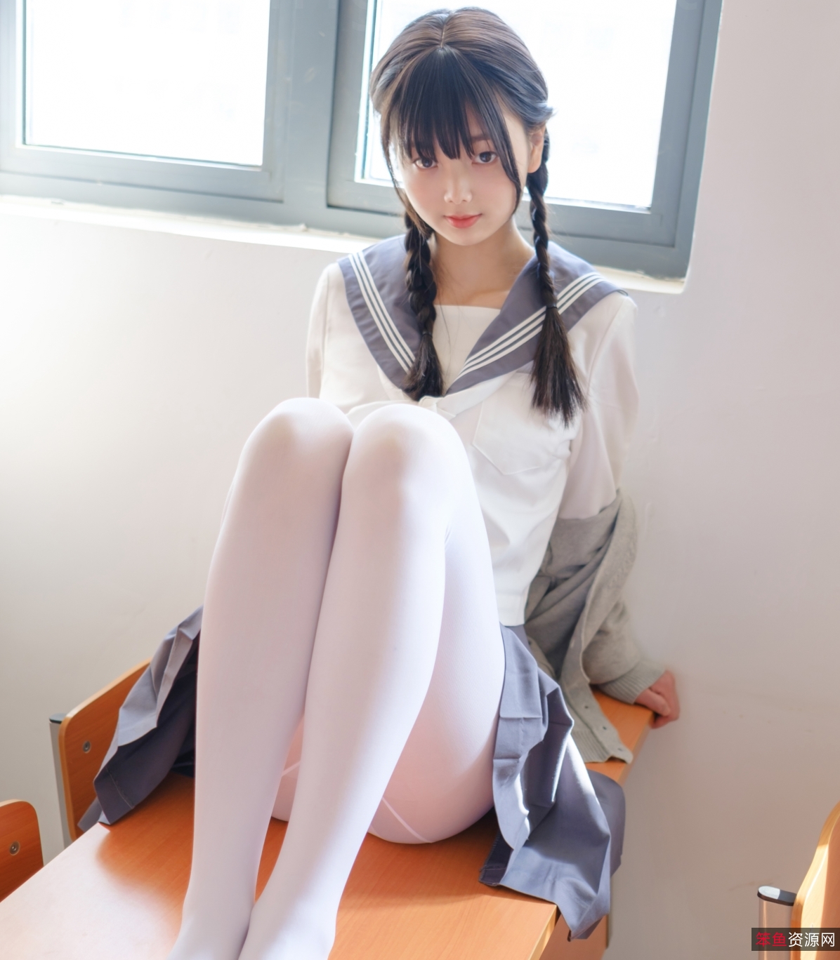 独家赤西夜夜万元定制露脸四点束缚+晴空天台+jk双马尾视频合集！241P+4V+6.13G，百度盘下载！