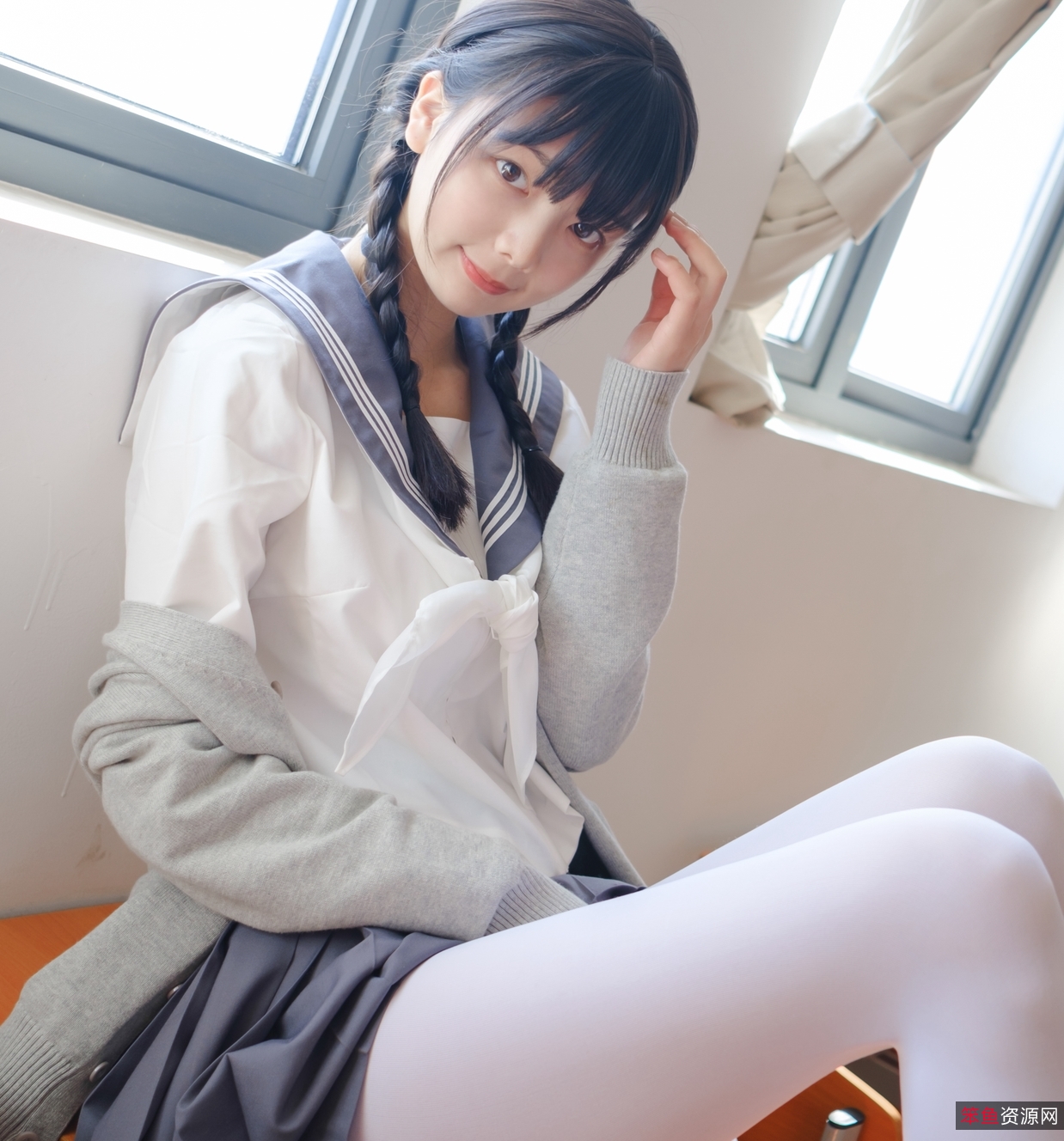 独家赤西夜夜万元定制露脸四点束缚+晴空天台+jk双马尾视频合集！241P+4V+6.13G，百度盘下载！