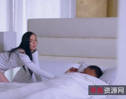 职业女Y的双管齐下:35分钟欧美作品,媚黑风格,补的资源,反差之美