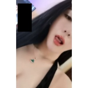 高冷美女蛇Eom（赛琳娜）：一对一视频聊天，露脸骚叫，微信自拍