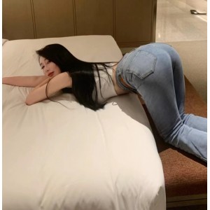 高冷美女蛇Eom（赛琳娜）：一对一视频聊天，露脸骚叫，微信自拍