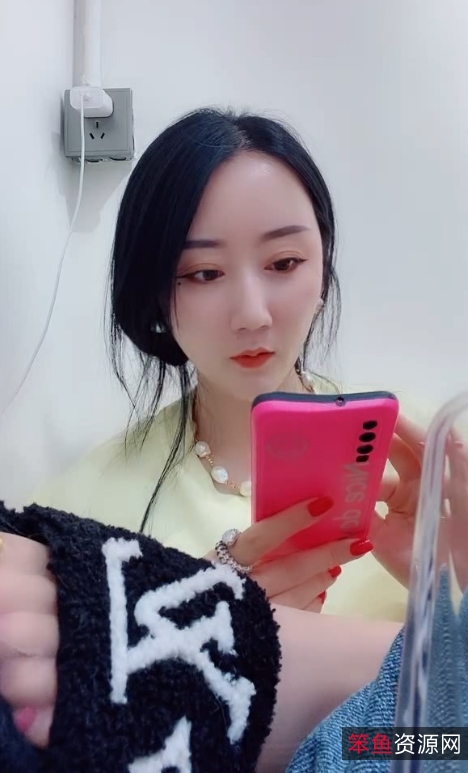 视频合集是一个收藏价值极高的资源，不仅包含了大量丝足视频，而且还有其他精彩内容。想要一睹主播娜美的魅力，不妨来百度搜索下这个合集，去重复，享受其中的精彩吧！