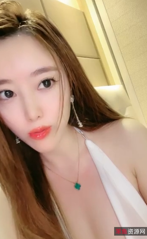 御姐南城婠释放魅力！道具放飞自我超清画质原创录制4小时43分视频