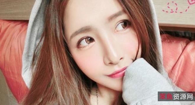 众多绅士的关注。不仅展现了小黑独特的魅力，还让观众感受到她的真实和自然，是一部不容错过的视频合集。