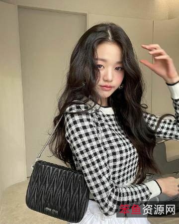 东北美少女Lisa性感舞蹈合集,187集高挑气质,黑色蕾丝诱惑服装,完美女大汉身材,7.9G精彩不断