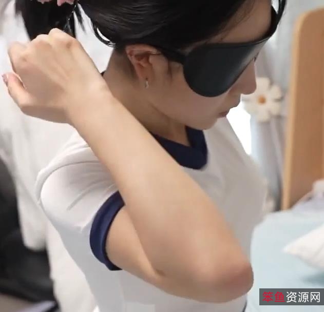 热门资源！女学生无保护合集4V7.2G，颜值身材俱佳，夹汉堡声音诱人！