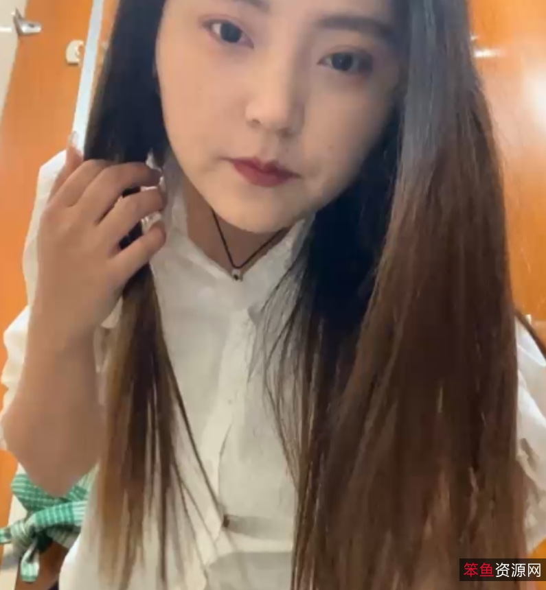 奇怪玩具秀Lynn最新合集696V241.4G，男厕精彩展示