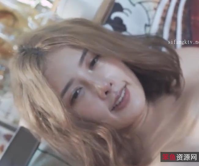 清纯女神湾湾NaNa原声自拍合集2V1G,颜值身材超高,声音稍大,快来下载观看!