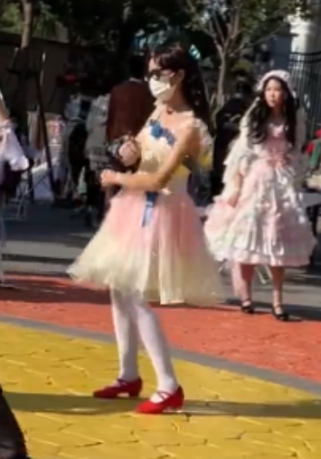 微盘抄底白丝拍摄80部80MB绝版合集