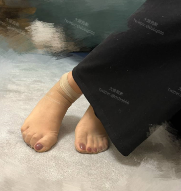 大嫂偷玩黑丝足艺推特绝密27G58部