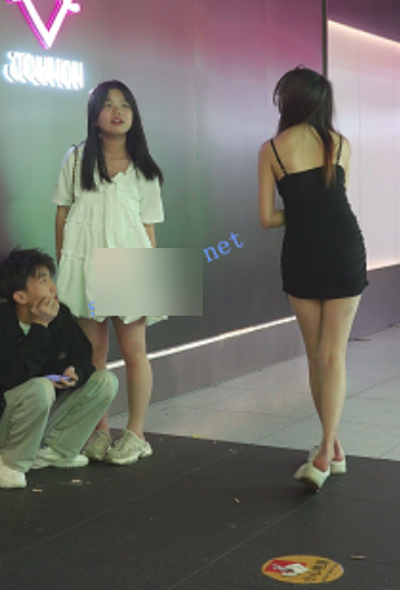 白裙小姐姐推特点映低视角单部890M超顶