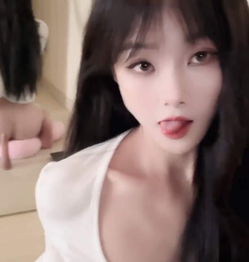 花椒恩熙土豪定制视频6部优质身材602M流鼻血了